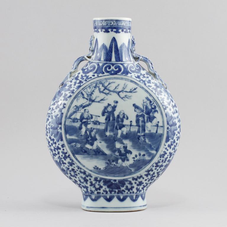 PILGRIMSKRUS, porslin, Kina, 1800-tal.