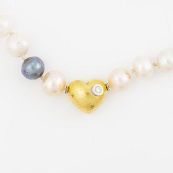 Ole Lynggaard clasp in 18K gold with a round brilliant-cut diamond and a necklace of cultured freshwater pearls.