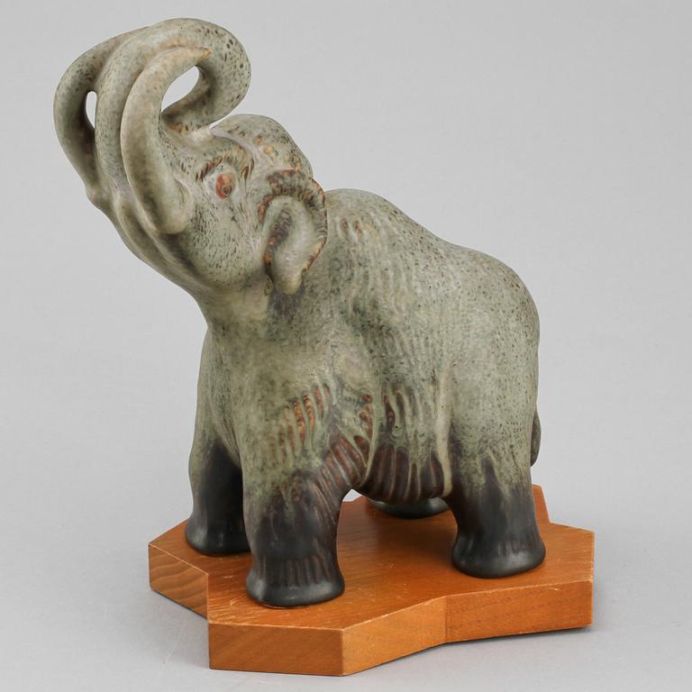 FIGURIN, stengods, Gunnar Nylund, Rörstrand, 1900-talets andra hälft.