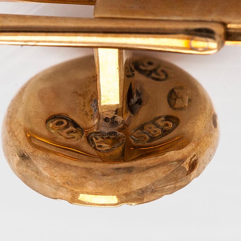Cufflinks and shirt buttons, 14K gold, mother-of-pearl. Lindroos, Helsinki 1947.