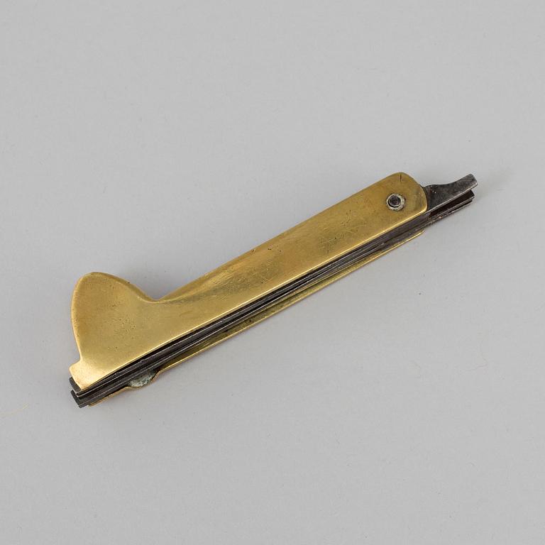 A 18th century medical instrument.