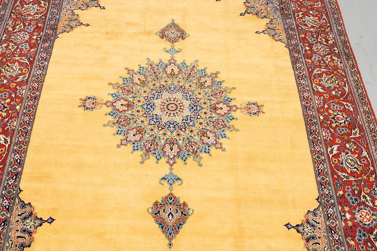 A carpet, Old Esfahan, part silk, ca 311 x 201 cm.