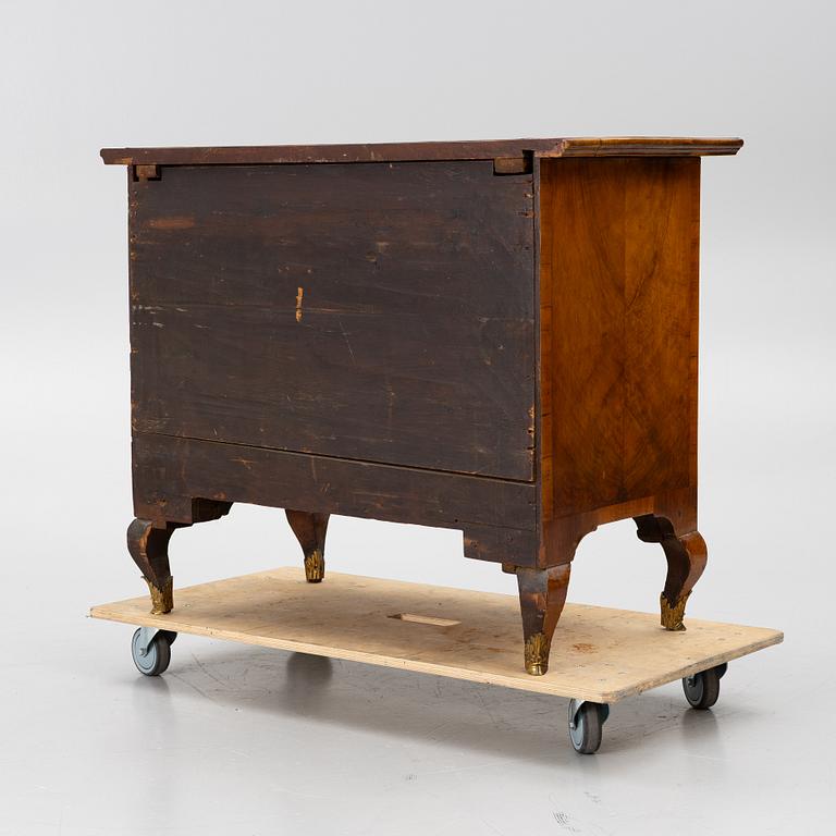 Chest of drawers, late Baroque, mid-18th century.