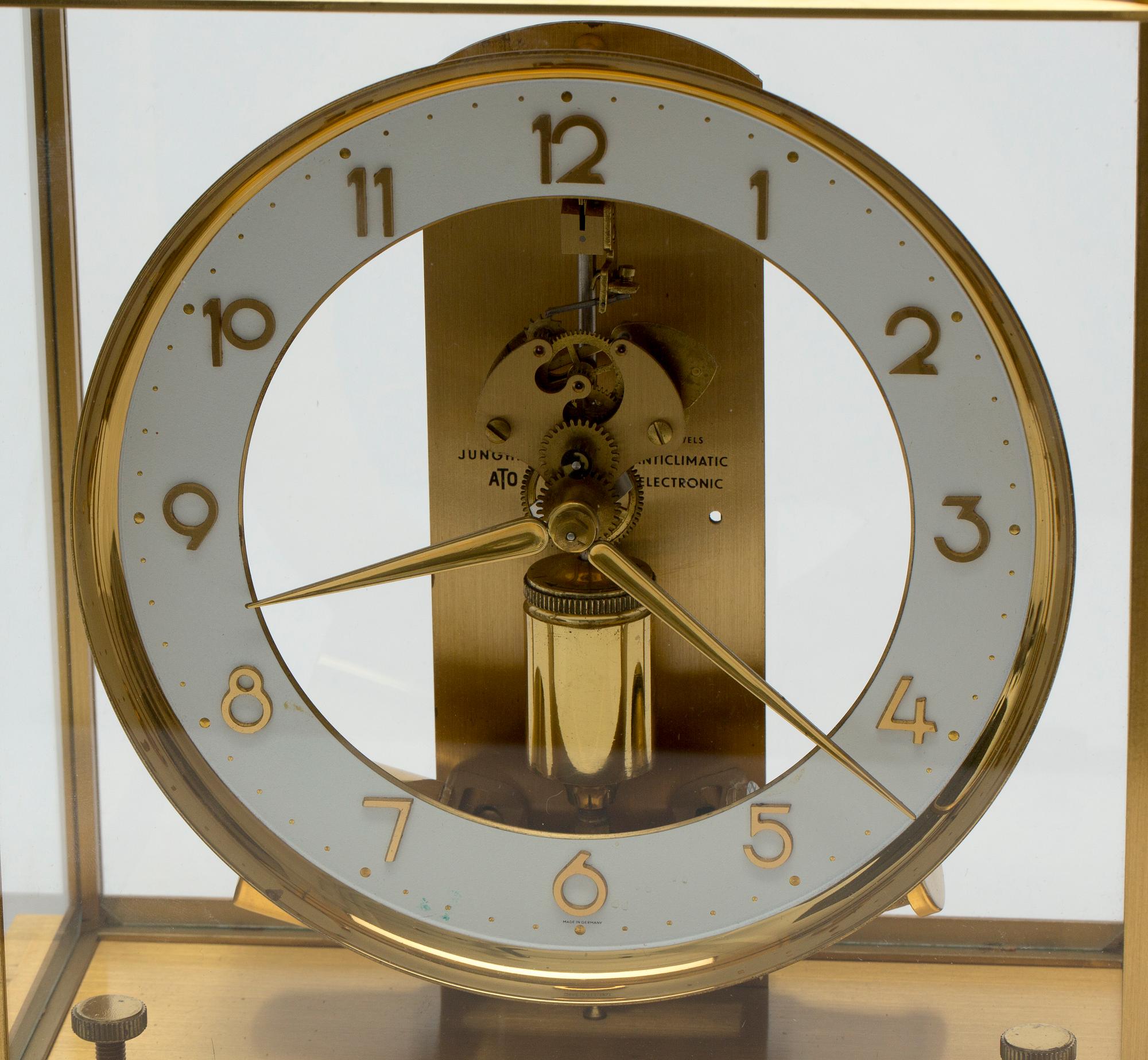 BORDSUR, Junghans Ato, 1900-tal.