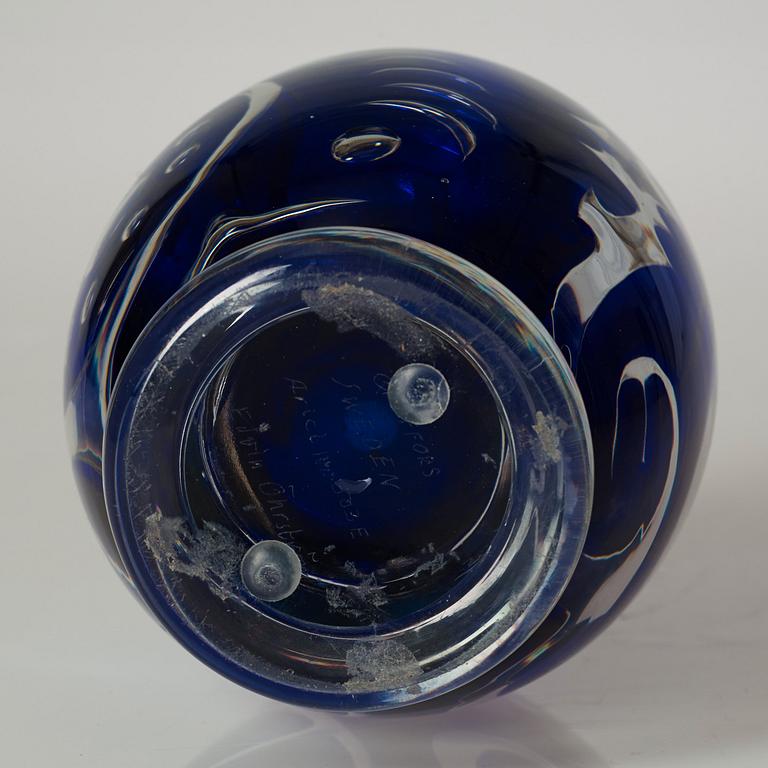 An Edvin Öhrström 'ariel' glass vase, Orrefors 1950.