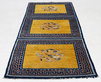 Matta, semiantik, Kina, ca 205 x 69 cm.