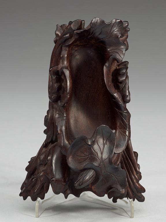 A carved wooden brushwasher, late Qing dynasty.