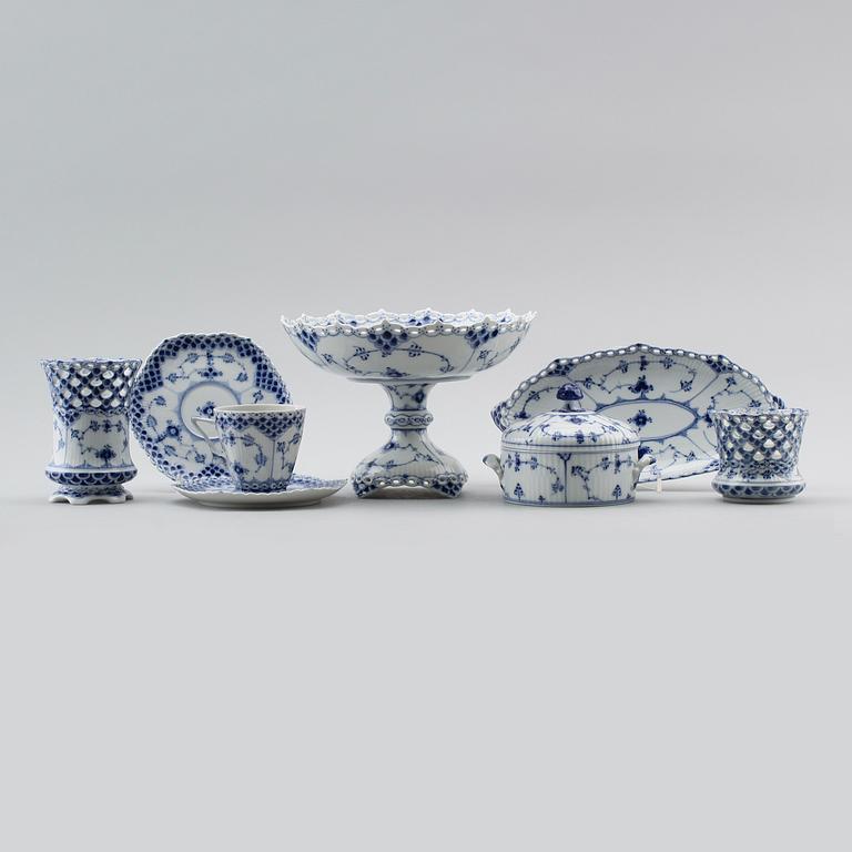 SERVISPORSLIN,18 delar, musselmalet, Royal Copenhagen.