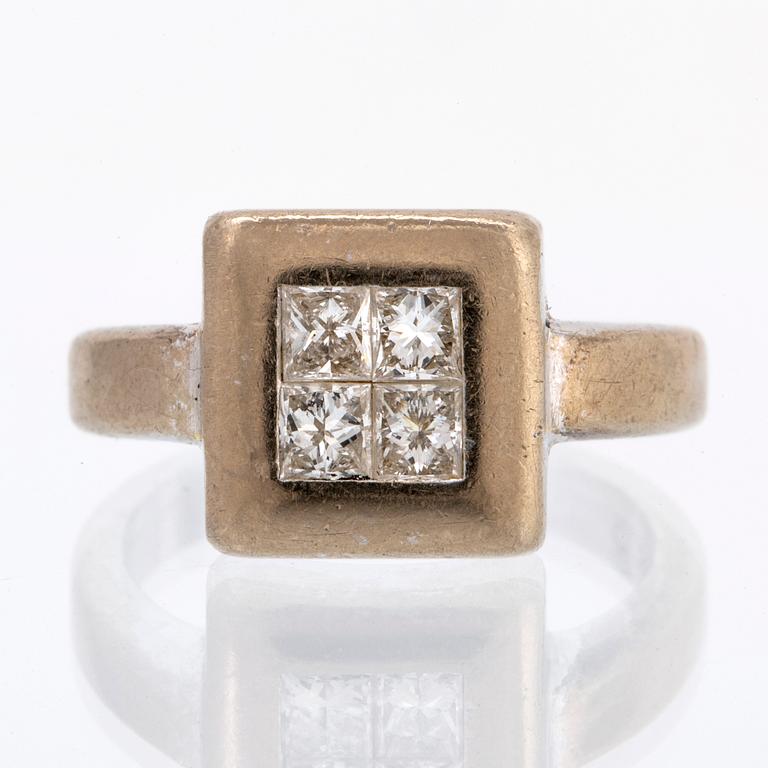 Ring 18K whitegold with 4 princess-cut diamonds approx 0,50 ct in total, size 49.