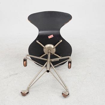 Arne Jacobsen, skrivbordsstol, "Sjuan", Fritz Hansen, Danmark, 1950/60-tal.