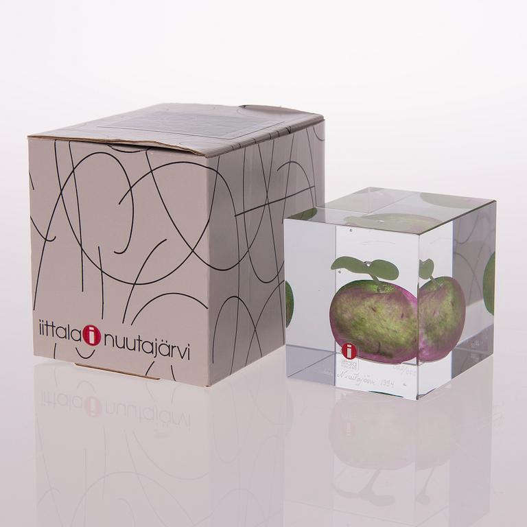 A Glass Cube, signed Oiva Toikka Nuutajärvi 1994, 230/500.