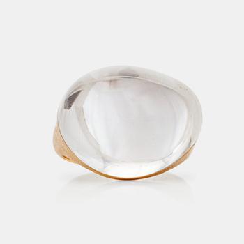 1076. A ring,  H.Stern, "The golden stones collection" with a cabochon-cut rock crystal.