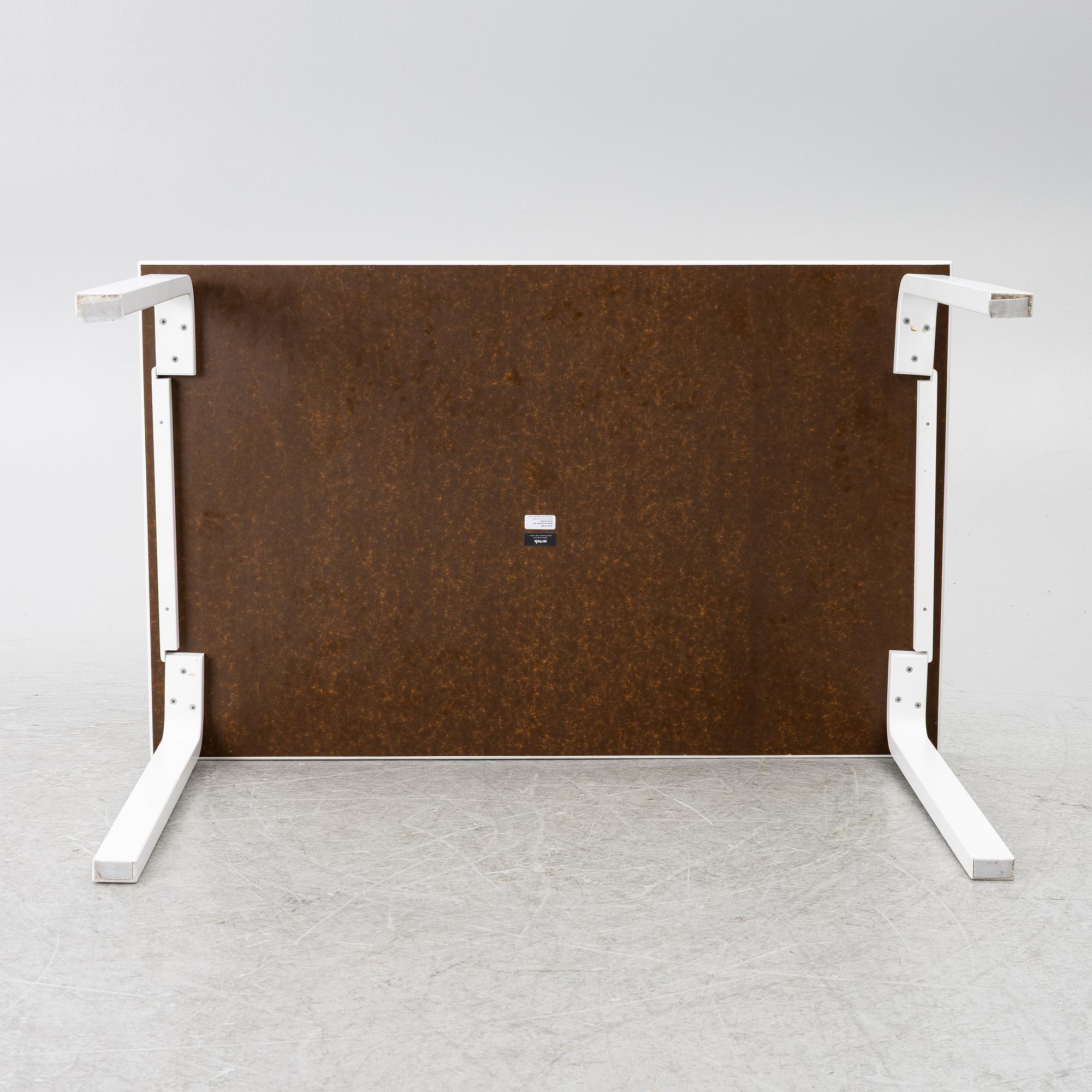 Alvar Aalto, Table, Artek, 2000.