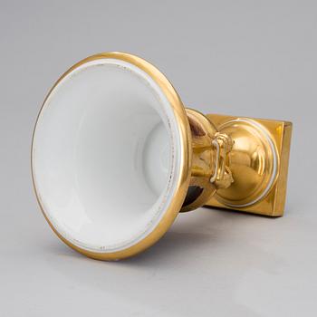 KORISTEUURNA, posliinia, 1800-luvun puoliväli.