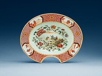 1401. A famille rose and rouge de fer barbers dish, Qing dynasty,  Yongzheng (1723-35).