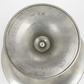 Edvin Ollers, A pair of similar pewter vases, Schreuder and Olsson, Stockholm, 1925.