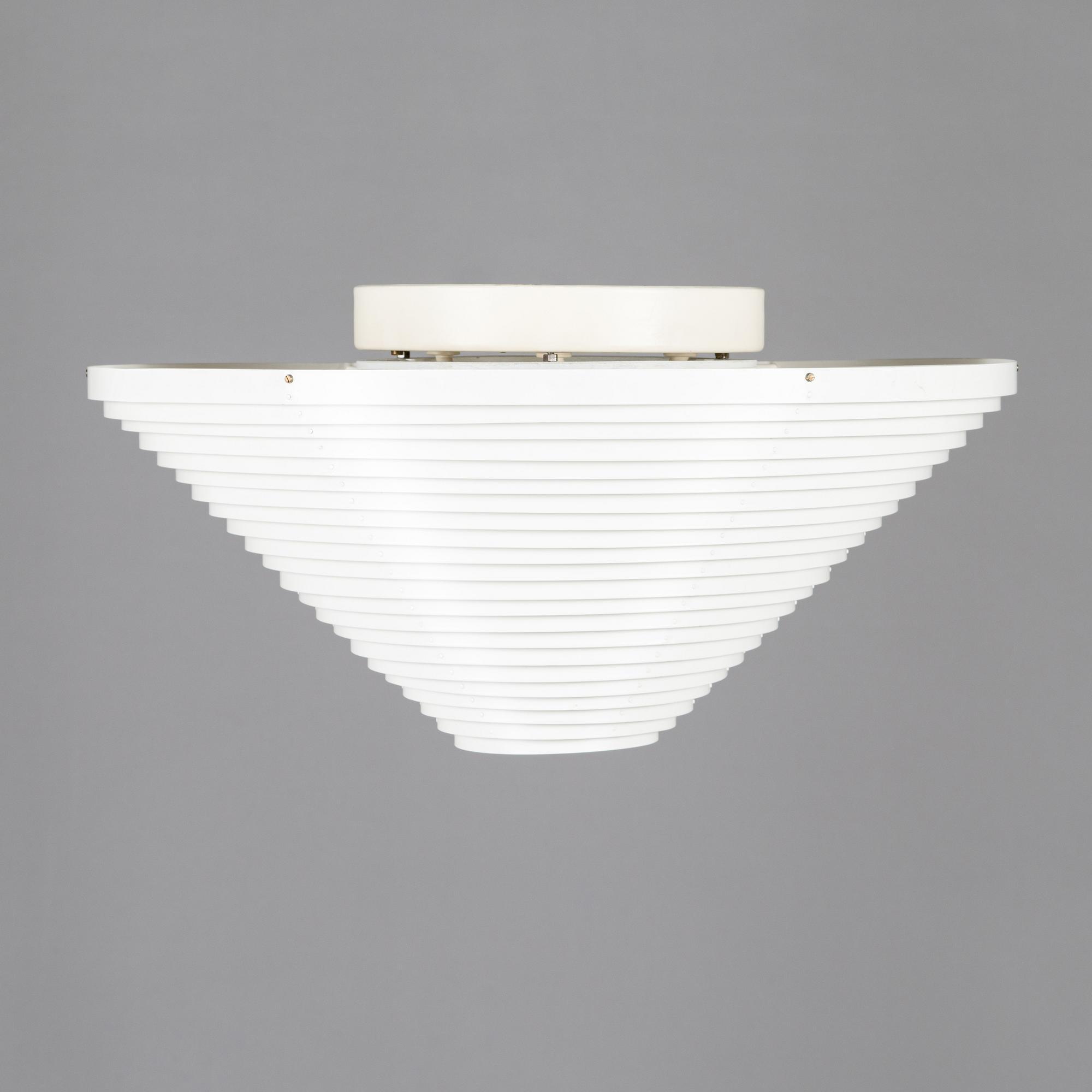 Alvar Aalto,  A 'A622A' ceiling light for Valaistustyö.