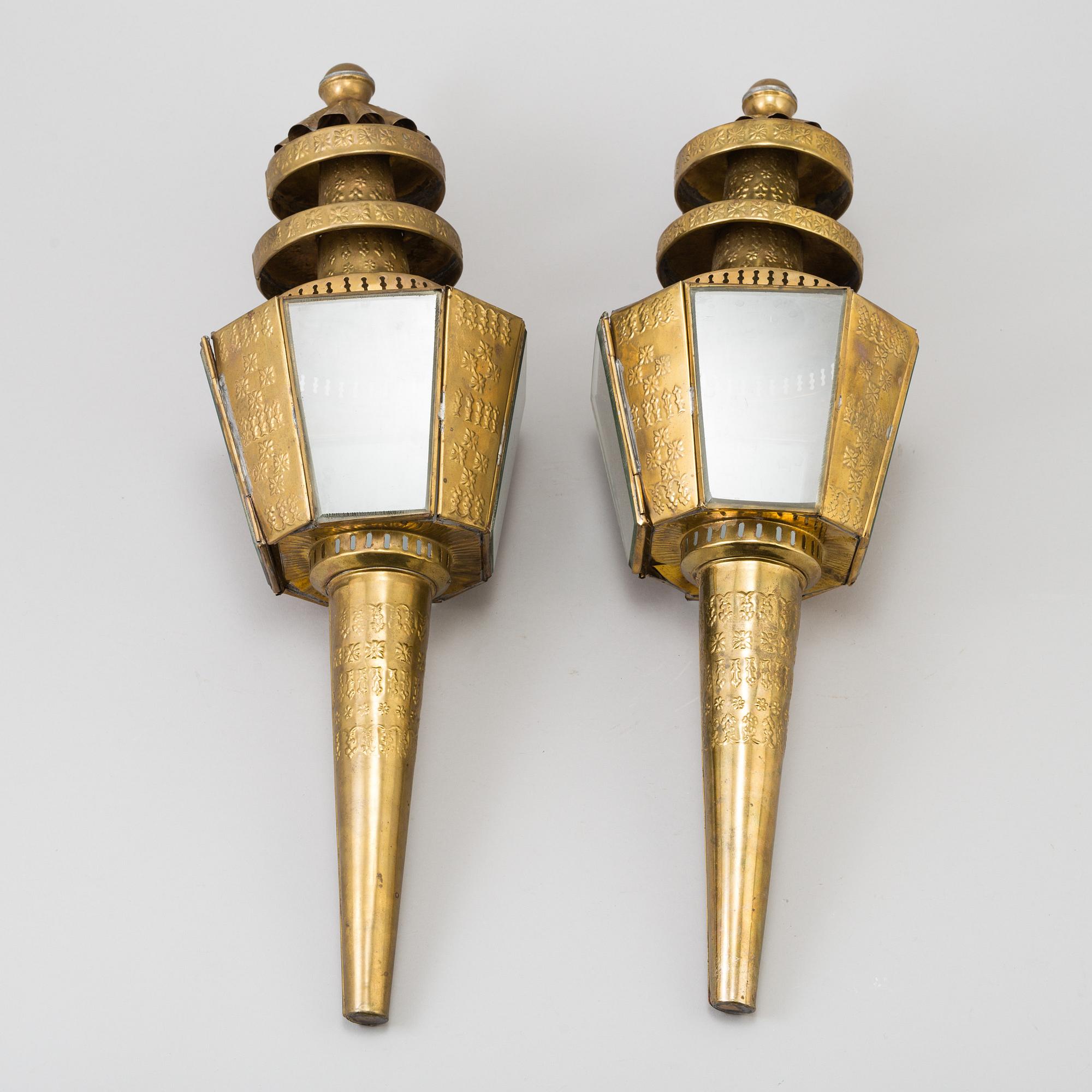 A pair of late 20th century wall lamps.