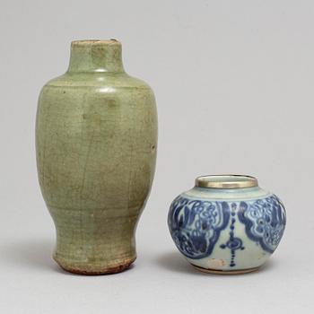 A blue and white ceramic jar and a celadon glazed vase, Ming dynasty (1368-1644).