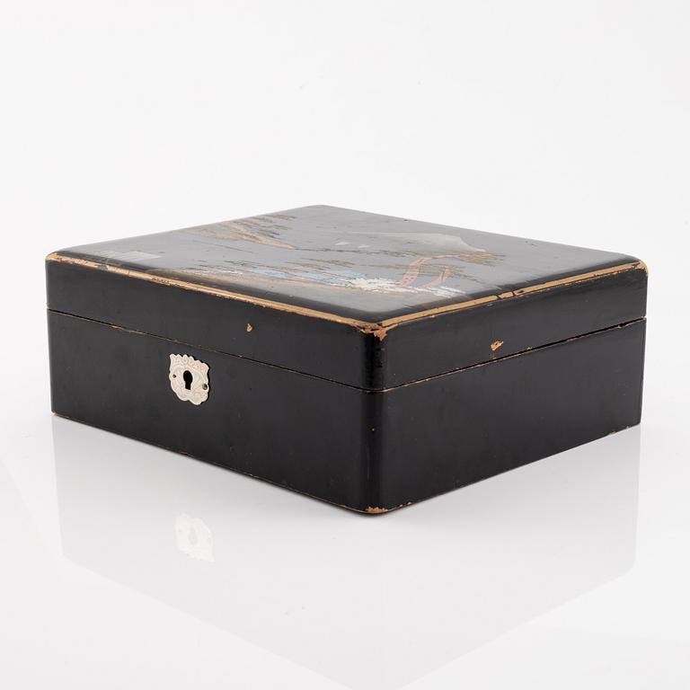 Six Swedish 18 carat gold small beakers, marks of Kurt Ribbhagen AB, Stockholm 1974.