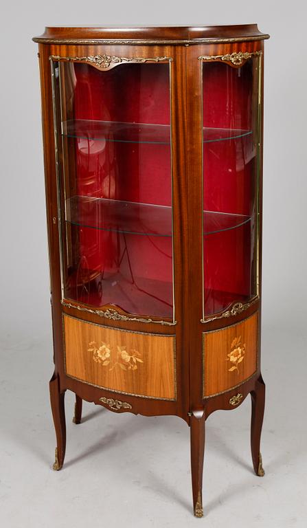 VITRINSKÅP, rokokostil, 1900-talets mitt.