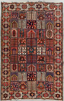 MATTA Bachtiari semiantik, ca 301 x 216 cm.