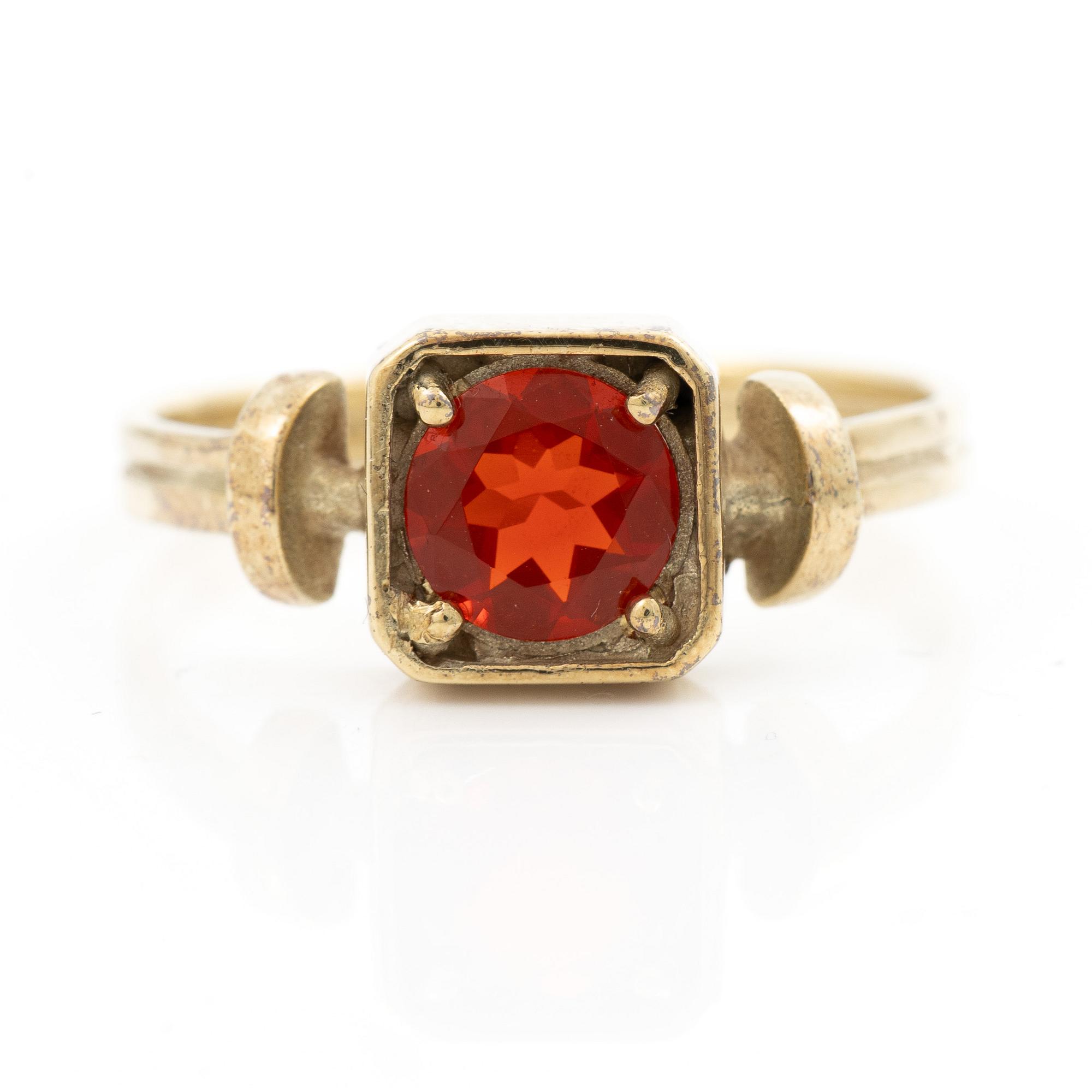Ring, 14K gold with fire opal.