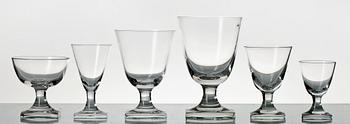 GLASSERVIS, 54 delar. Modell Ekeberga slät, Elis Bergh, Kosta, 1900-tal.