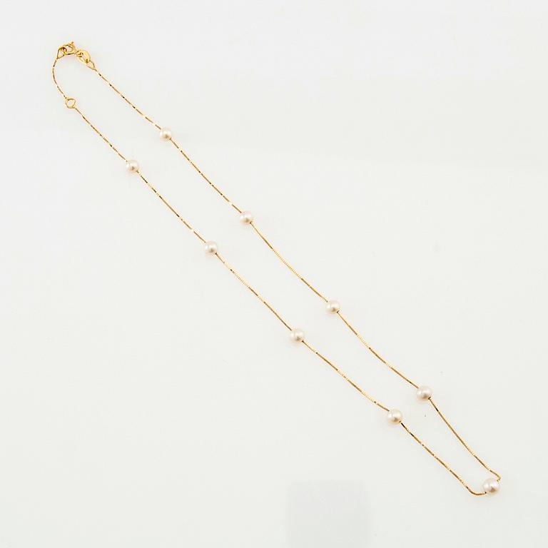 Necklace 18K gold and cultured pearls.