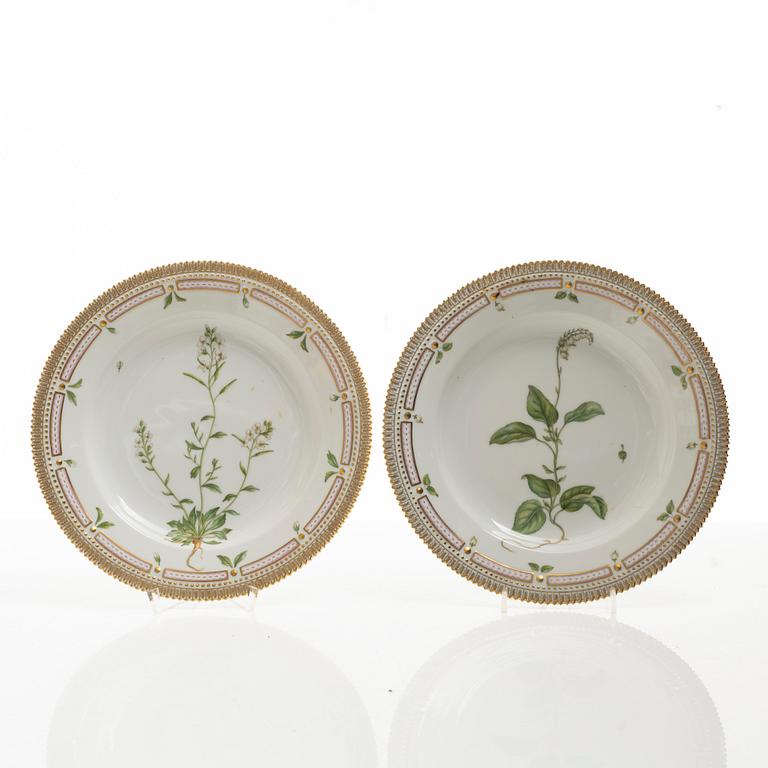 A set of five Royal Copenhagen 'Flora Danica' dinner plates, Denmark, 20th century.