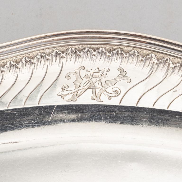 A pair of French Louis XV-style silver 950/1000 dishes. France second half of 19th century.