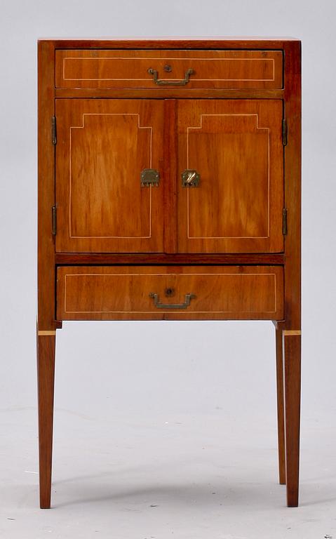 POTTSKÅP, sengustavianskt, omkring år 1800.