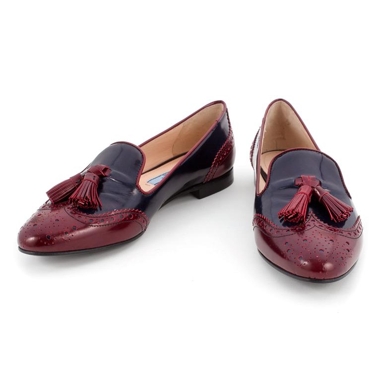 PRADA, ett par loafers. Storlek 36.