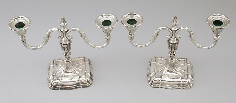 KANDELABRAR, 1 par, silver, svenska importstämplar, 1900-talets första hälft.