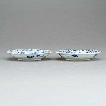 SKÅLFAT, ett par, porslin, Kina, Kangxi (1662-1722).