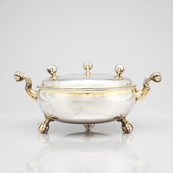 A Swedish late 17th century parcel-gilt silver bowl, Nicolaus Breuman, Stockholm (1666-1676 (77)).