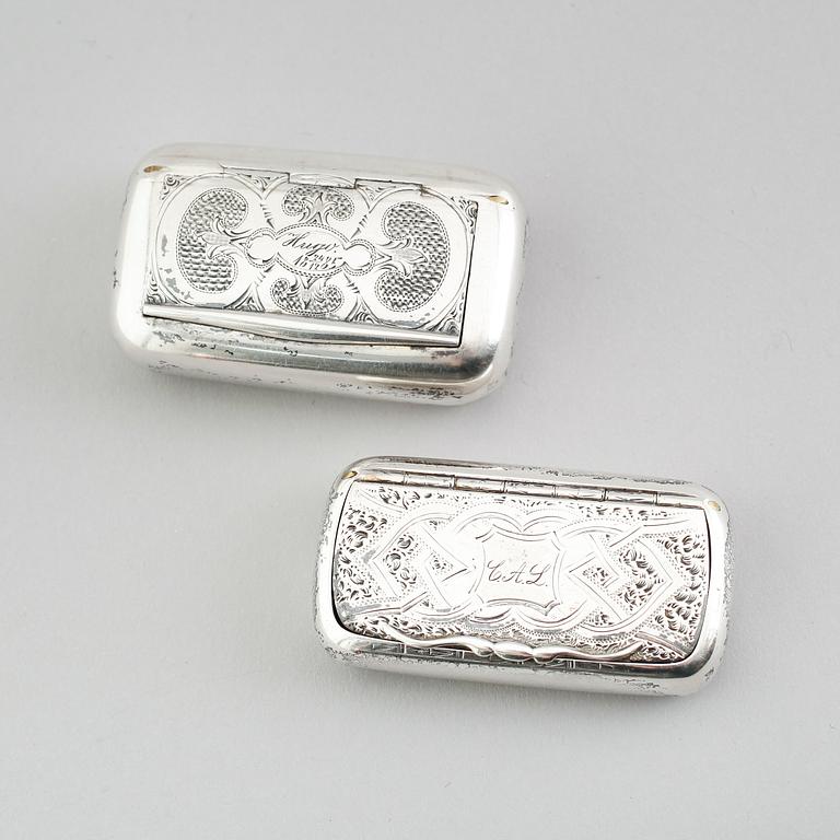 SNUSDOSOR, 2 st, silver, 1800-talets andra hälft. Vikt ca 72 gram.