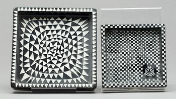 ASKFAT, 2 st, stengods, "Domino", Stig Lindberg, Gustavsberg.