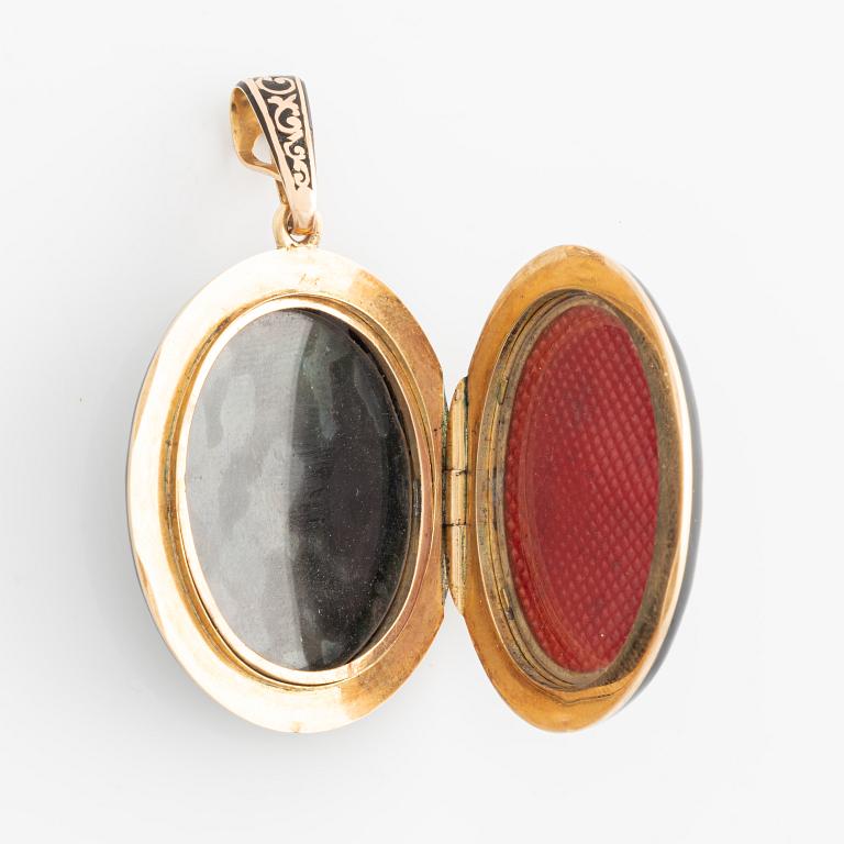 Medallion gold and black enamel with rose-cut diamond.
