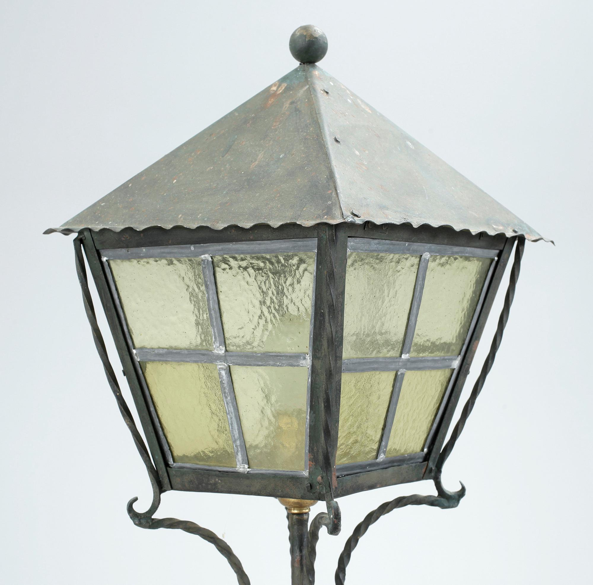 GOLVLAMPA, smidesjärn, 1900-tal.