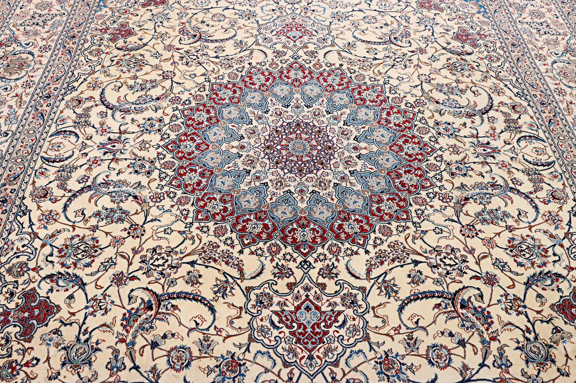 Matta, Nain, part silk, 6 laa, ca. 363 x 249 cm.