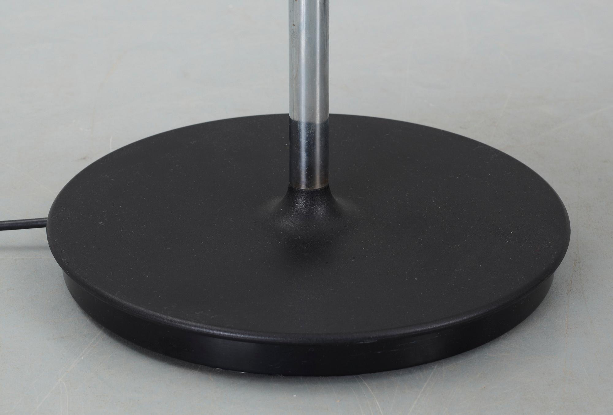 BORDSLAMPOR, ett par,  "PH-80", Poul Henningsen för Louis Poulsen, 1980-tal.