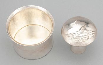 ASK MED LOCK, silver, Olle Ohlsson, Stockholm 2004 samt SKÅL, troligen Olle Ohlsson. Total vikt ca 208 gr.