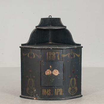 HÖRNSKÅP, allmoge, europa, bär påskrift 1887.