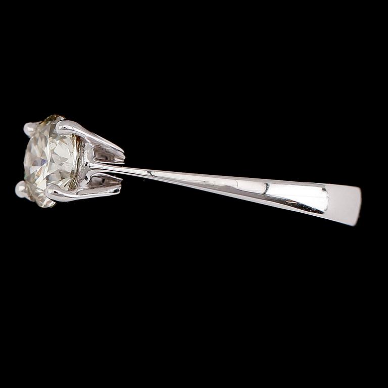 RING, 18 k vitguld, solitär briljantslipad diamant 1.01 ct.