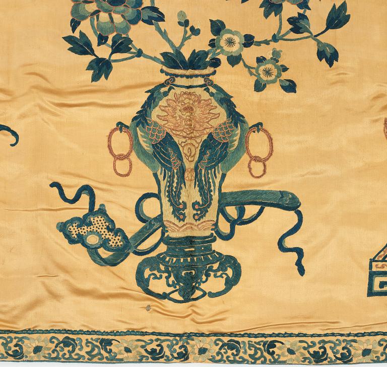 PARTI TEXTILIER, broderat siden. Qing dynastin.