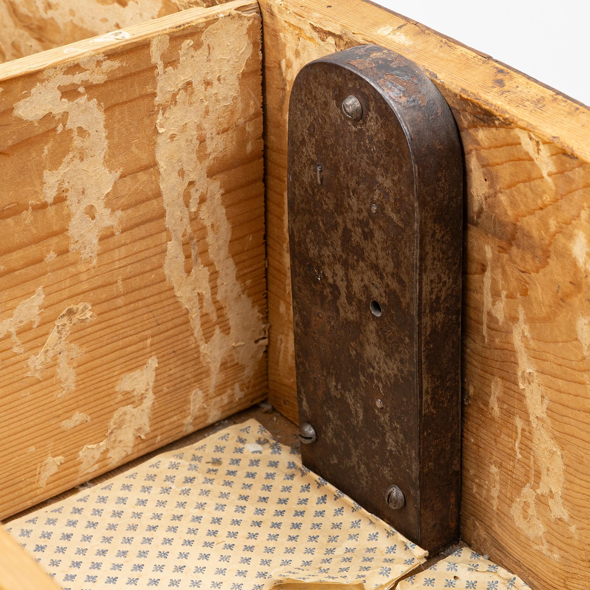 Chest of drawers, 19th century.