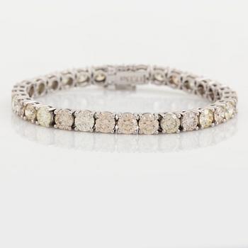 Round brilliant-cut diamond rivière bracelet, with IGI report.