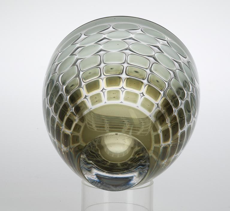 An Ingeborg Lundin 'ariel' glass vase, Orrefors 1962.