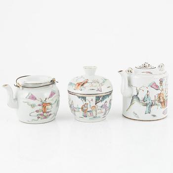 Tekannor, två stycken, burk med lock, porslin, Kina, 1800-tal.